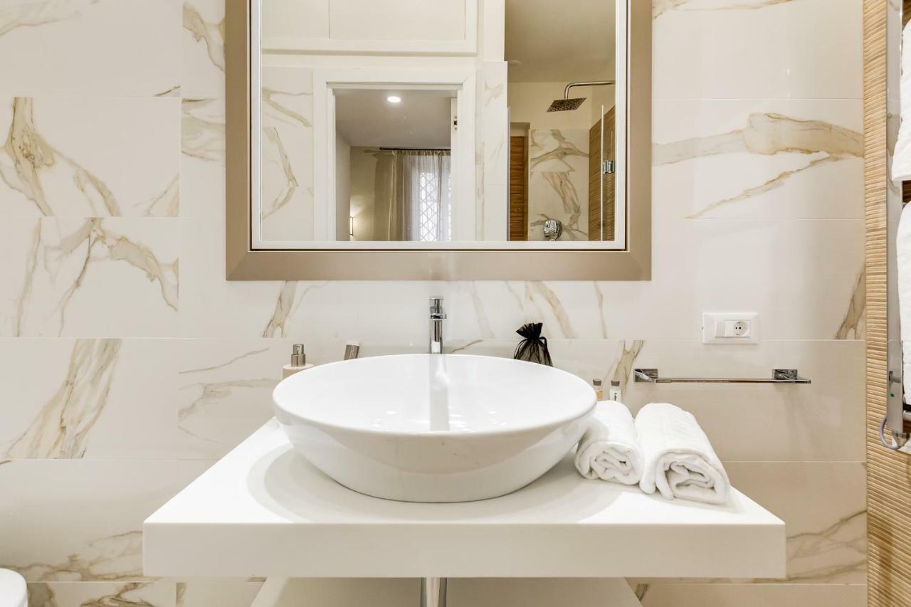 Апартаменты Trevi Chic House Рим Экстерьер фото