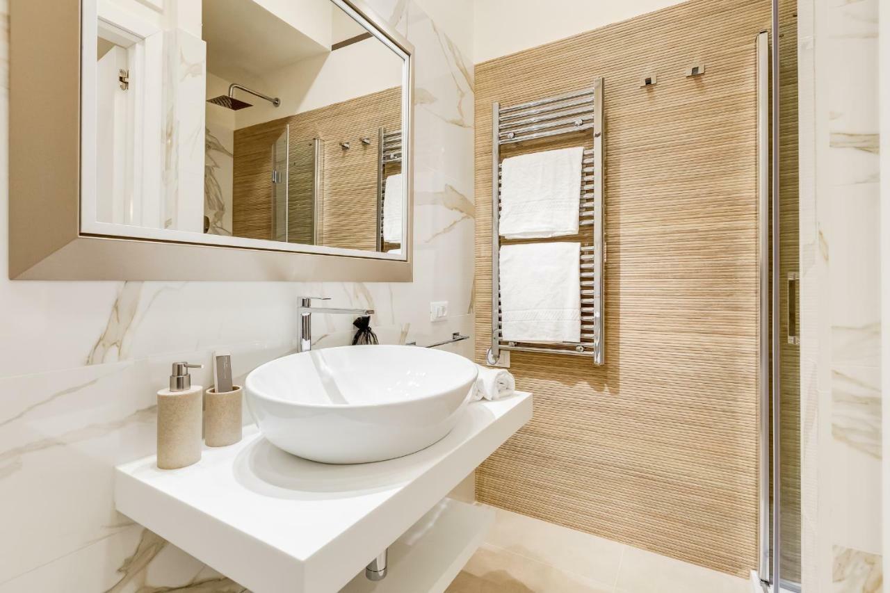 Апартаменты Trevi Chic House Рим Экстерьер фото